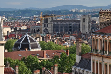 Wall Mural - cathedrale saint jean vue de la croix rousse à lyon