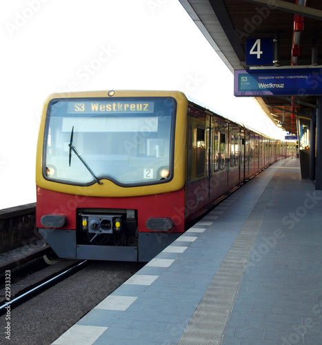 Board z aluminiowym obramowaniem Pociąg metra