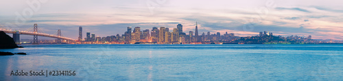 Board z aluminiowym obramowaniem Panorama o wysokiej rozdzielczości san francisco o zmierzchu