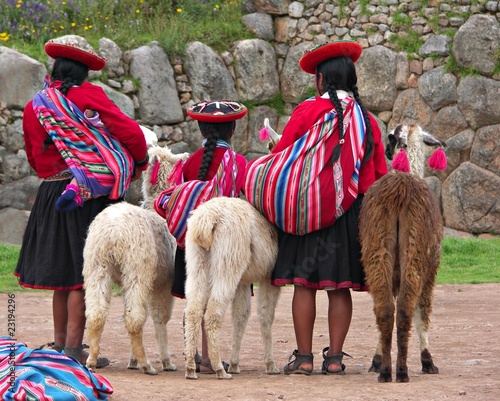 Naklejka - mata magnetyczna na lodówkę Peruvian girls