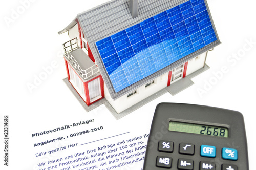 Haus Mit Solarzellen Taschenrechner Und Energiepass Buy This