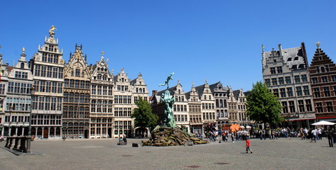 Sticker - Mittelalterliche Architektur am Grote Markt in Antwerpen