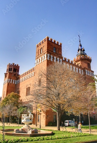 Plakat na papierze fotorealistycznym Zamek z trzema parkami smoków z barcelona ciutadella