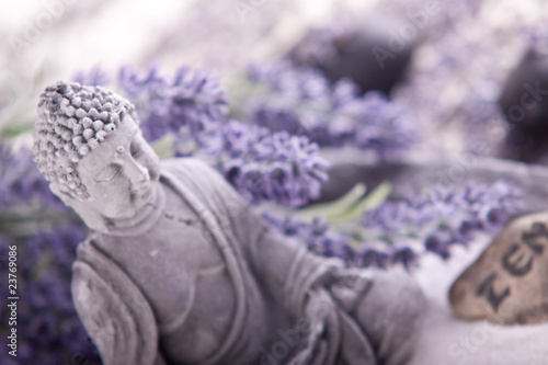 Obraz na płótnie canvas trzyczęściowy "tryptyk" Budda w medytacji zen, kamienie do masażu, lawenda