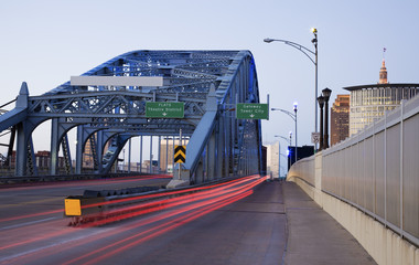 Fototapete - Traffic on the bridge