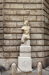 Canvas Print - Pasquino statue in Rome