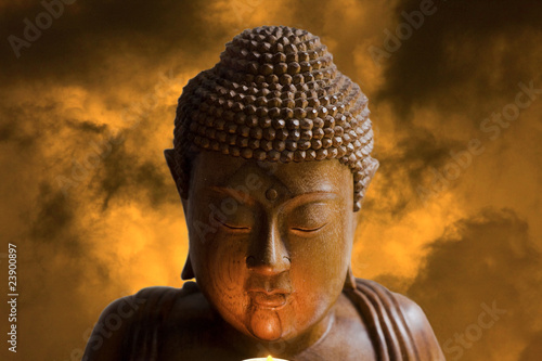 Obraz na płótnie canvas Budda w chmurach