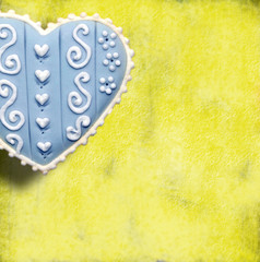 Wall Mural - fondo amarillo corazon