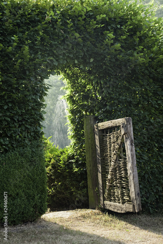 Altes Gartentor zum Bauerngarten – kaufen Sie dieses Foto und finden