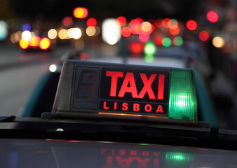 Fototapete - Lisbon Taxi, Portugal