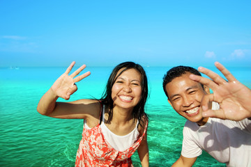 honeymoon couple at beach