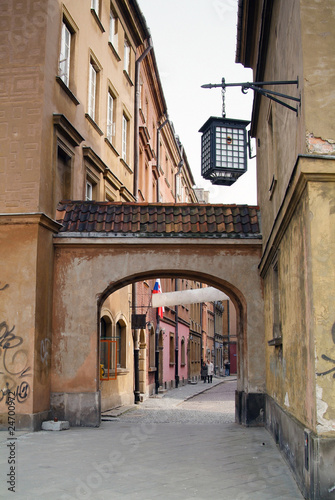 Board z aluminiowym obramowaniem Kamienica na Starym Mieście w Warszawie