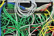 © Stefano Neri - Cavi di connessione router colorati e disordinati