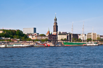 Wall Mural - Blick auf den Michel am Hamburger Hafen