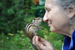 © 46boris48 - Chipmunk и пожилая женщина