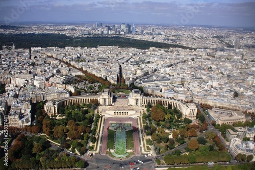 plac-trocadero-z-widokiem-na-cale-miasto