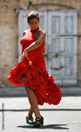 Obraz na płótnie canvas trzyczęściowy "tryptyk" Czerwona sukienka tancerka flamenco