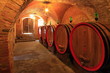 Weinkeller, Barrique - Fässer, Ziegelgewölbe,Toskana, Italien