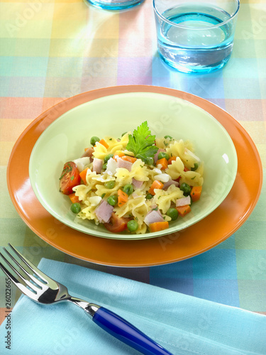Board z aluminiowym obramowaniem Makaron z serem brie - farfalle arcobaleno