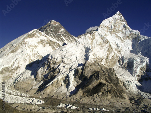 Naklejka samoprzylepna Mt everest (8850m) i nuptse w himalaya, nepal.