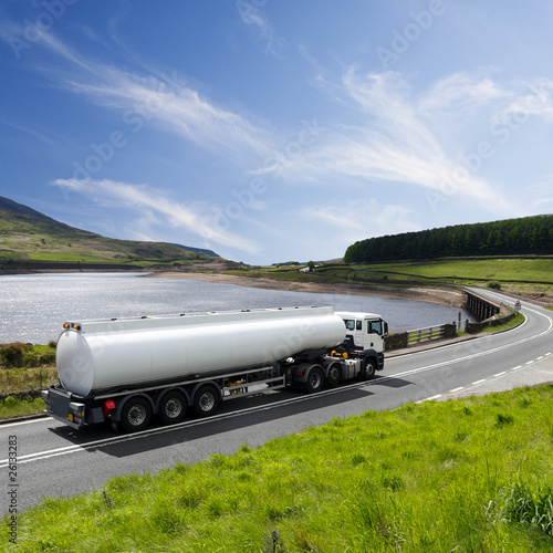 Photographie  A Big Fuel Tanker Truck