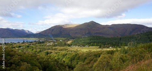 Plakat na papierze fotorealistycznym Szkockie wyżyny i loch linnhe