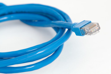 Netzwerkkabel blau gerollt