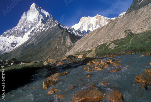 Naklejka samoprzylepna Zamontować shivling (6543m) w indyjskim, himalaya.