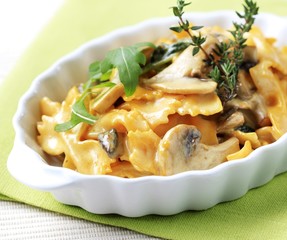 Wall Mural - Farfalle with mushrooms