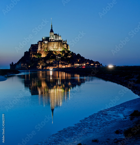 Obraz na płótnie canvas czteroczęściowy "tetraptyk" Mont-saint-michel w mroku