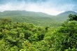 © lvalin - Montañas con selva tropical en Costa Rica