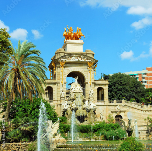 Plakat na papierze fotorealistycznym Fontanna i kaskada w parku de la ciutadella w barcelona, ​​spai