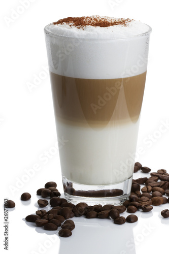 Fotografie, Obraz latte macchiato mit schokopulver und kaffeebohnen