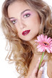 Model Gesicht Frau mit Blume closeup