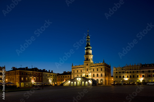 Obraz na płótnie canvas czteroczęściowy "tetraptyk" Town hall at night, main square (rynek wielki), zamosc, poland