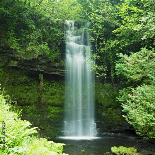 Naklejka samoprzylepna Glencar waterfall, hrabstwo leitrim, irlandia
