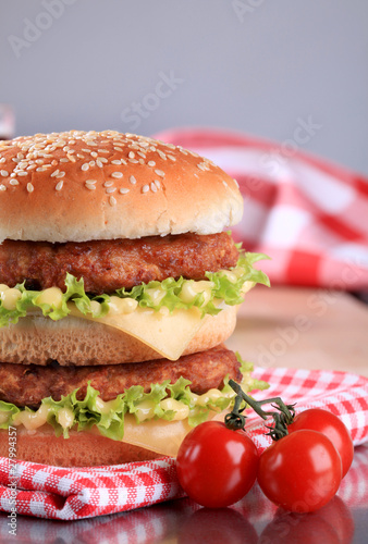 Board z aluminiowym obramowaniem Podwójny cheeseburger