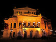 Frankfurter Alte Oper bei Nacht zur Weihnachtszeit