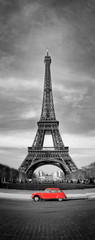 Fototapete - Tour Eiffel et voiture rouge- Paris