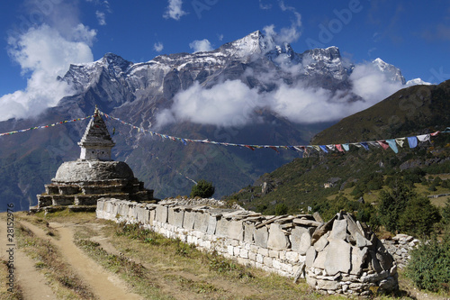 Naklejka samoprzylepna Chorten powyżej namche bazar
