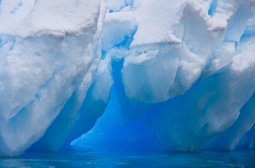 Wall Mural - huge iceberg