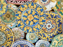 Piatti Decorati Di Ceramica