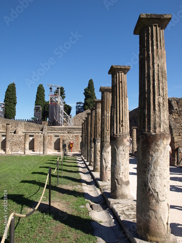 Board z aluminiowym obramowaniem Quadriportico z teatrów pompeii