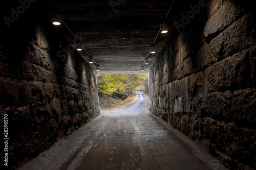 Obraz na płótnie canvas czteroczęściowy "tetraptyk" Wąski tunel drogowy