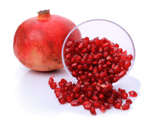 Wall Mural - Pomegranate and seeds in a bowl