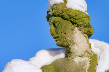 Wall Mural - Moritzburg Fasanenschloesschen Winter Statue  01