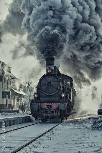 Nowoczesny obraz na płótnie Dampflok im Schnee - Bahnhof