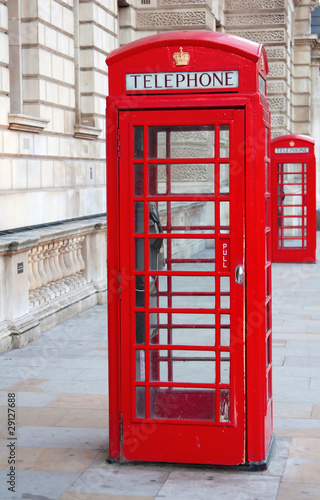 Fototapeta na wymiar Red telephone booth in London