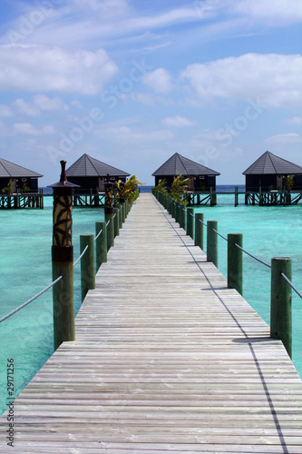 Fototapeta na wymiar ponton et bungalow, Maldives