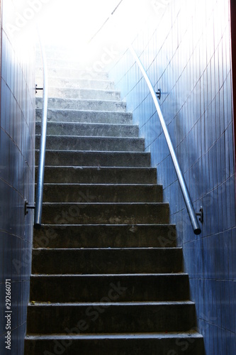 Treppe ins Licht – kaufen Sie dieses Foto und finden Sie ähnliche